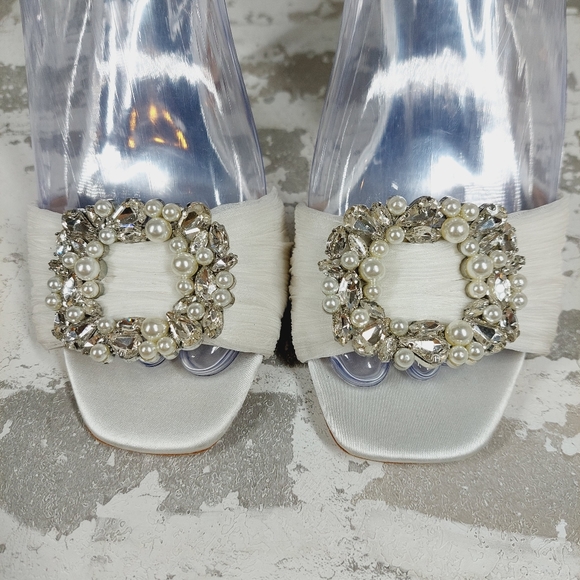 New Badgley Mischka Nixie White Charm Heeled Sandal H658 - Picture 5 of 14